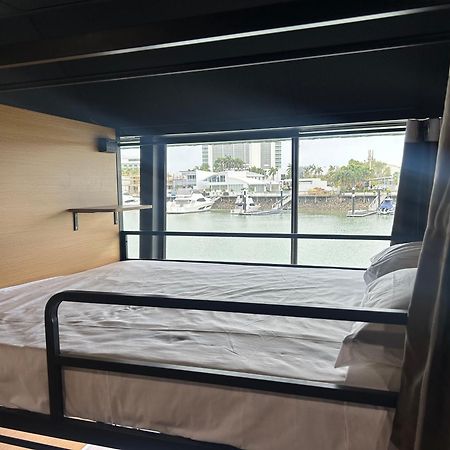 The Pier Pods On The Water- 50M From Townsville Bus Terminal And Ferry Terminal- Passport Id Requried 외부 사진