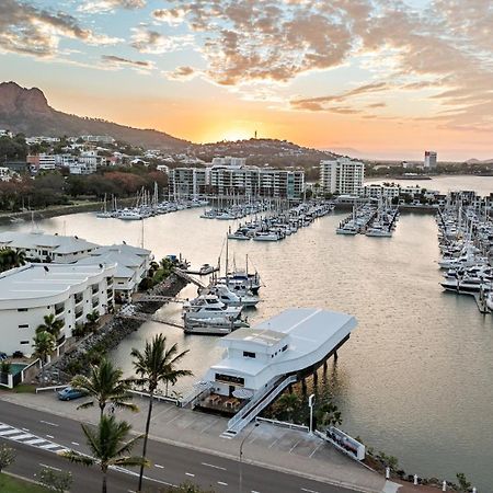 The Pier Pods On The Water- 50M From Townsville Bus Terminal And Ferry Terminal- Passport Id Requried 외부 사진