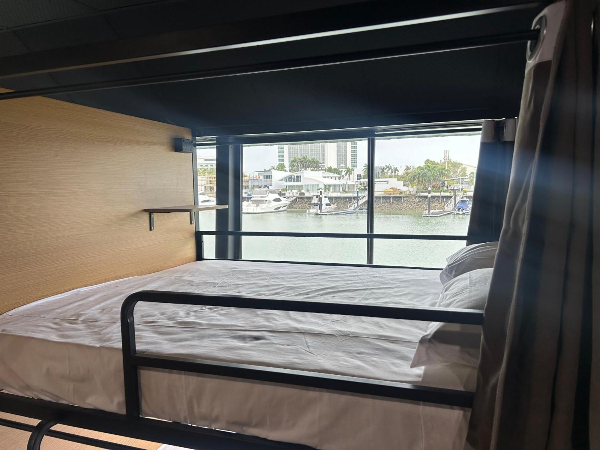 The Pier Pods On The Water- 50M From Townsville Bus Terminal And Ferry Terminal- Passport Id Requried 외부 사진
