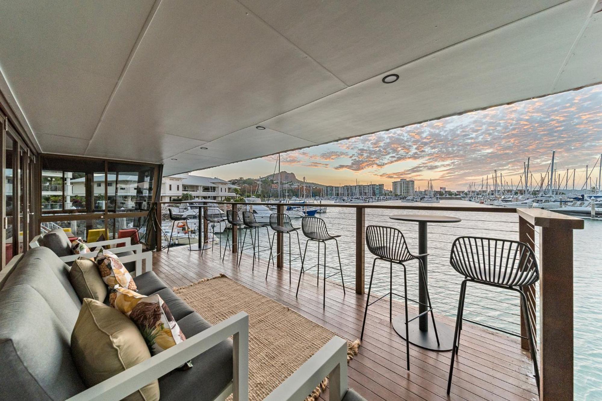 The Pier Pods On The Water- 50M From Townsville Bus Terminal And Ferry Terminal- Passport Id Requried 외부 사진