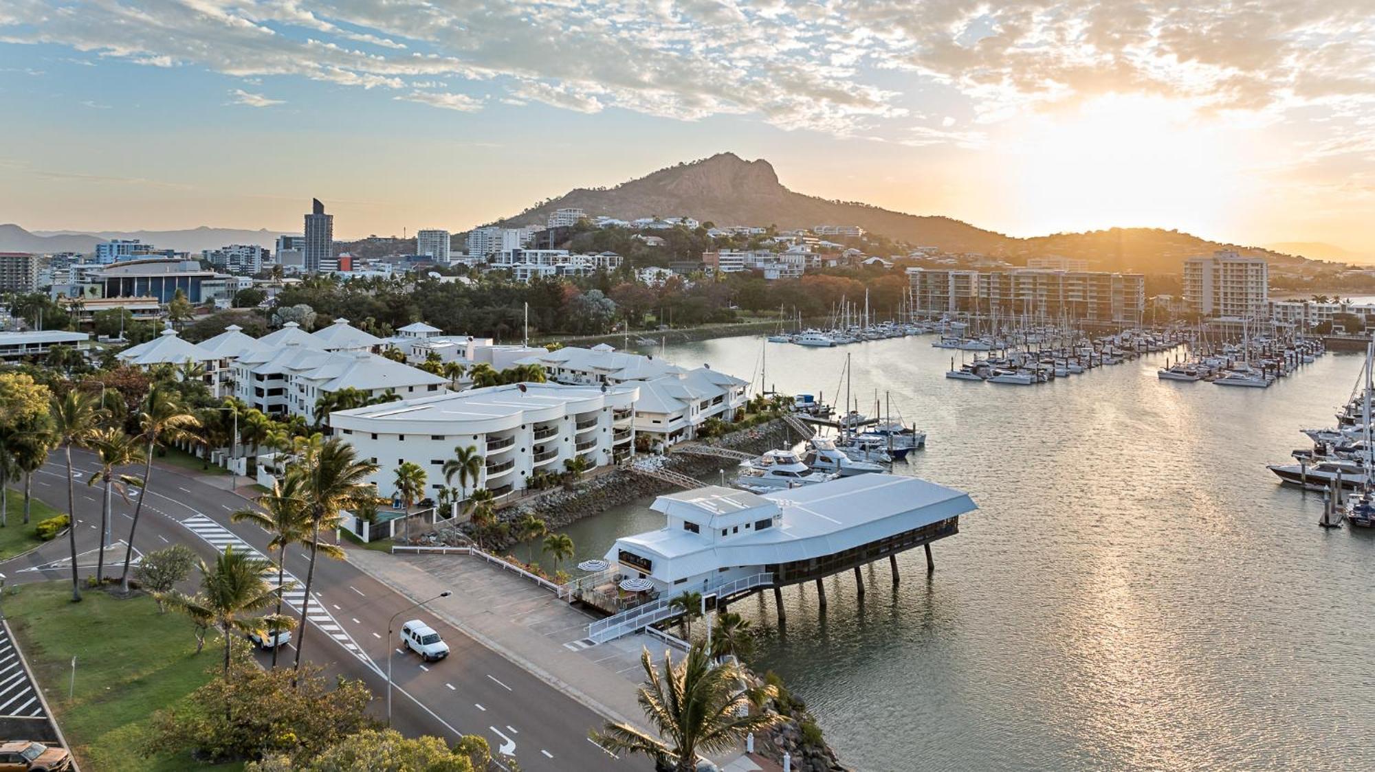 The Pier Pods On The Water- 50M From Townsville Bus Terminal And Ferry Terminal- Passport Id Requried 외부 사진