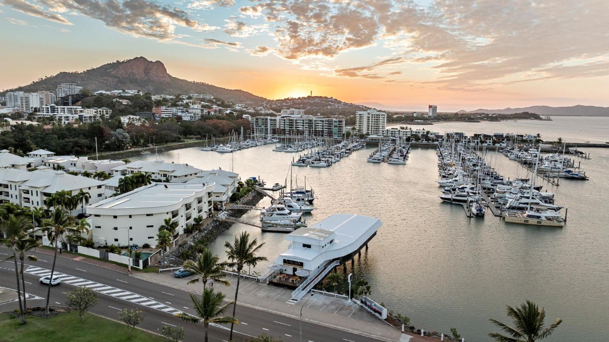 The Pier Pods On The Water- 50M From Townsville Bus Terminal And Ferry Terminal- Passport Id Requried 외부 사진