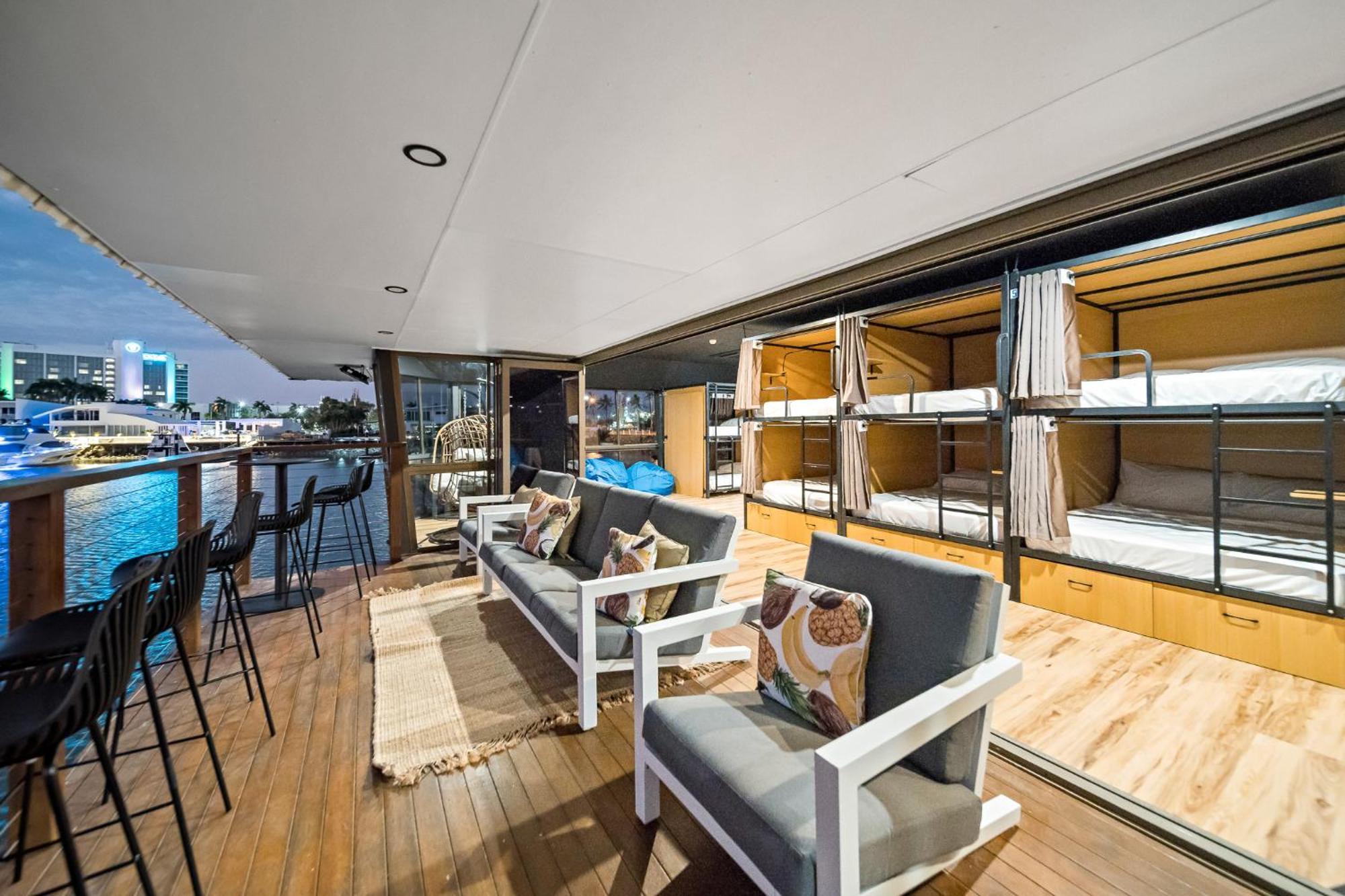 The Pier Pods On The Water- 50M From Townsville Bus Terminal And Ferry Terminal- Passport Id Requried 외부 사진