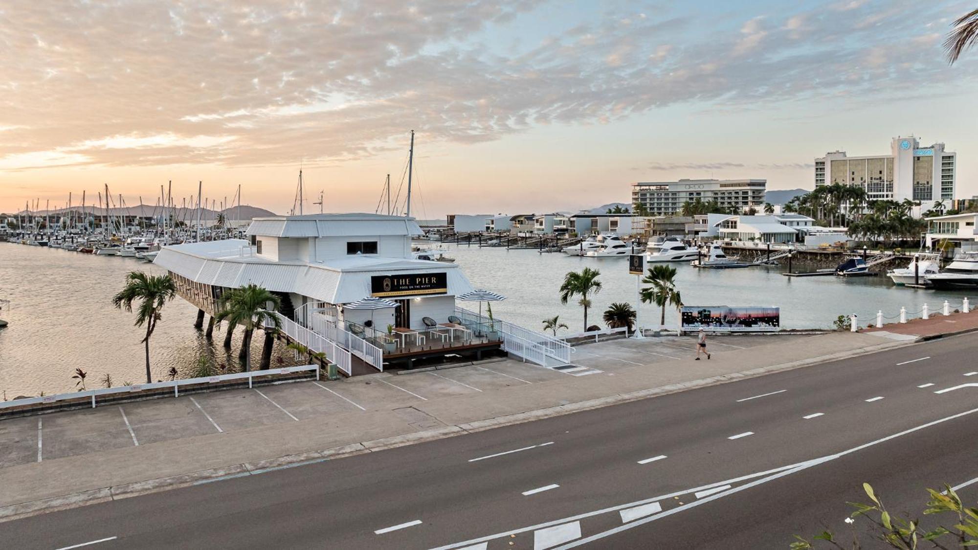 The Pier Pods On The Water- 50M From Townsville Bus Terminal And Ferry Terminal- Passport Id Requried 외부 사진