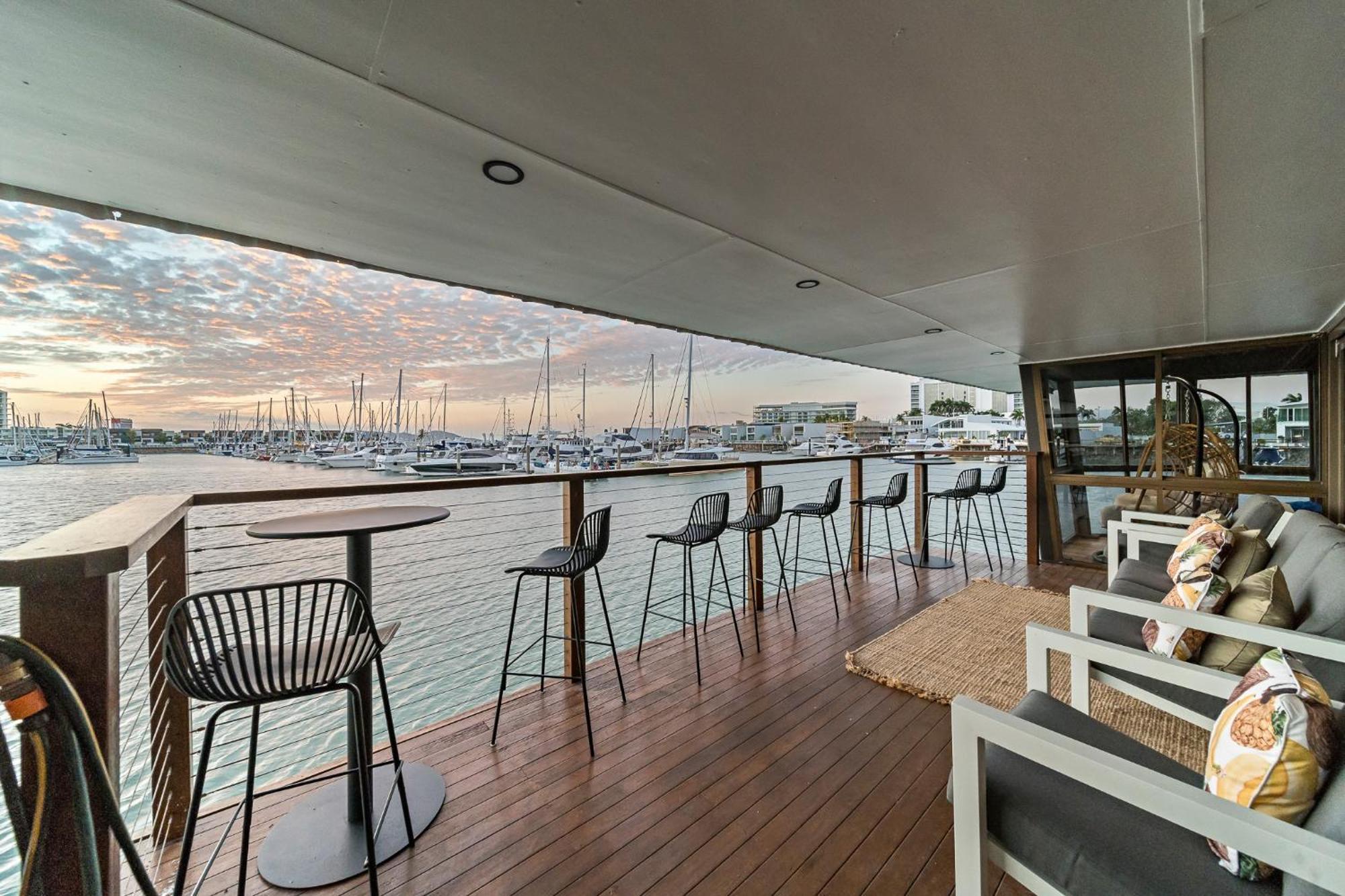 The Pier Pods On The Water- 50M From Townsville Bus Terminal And Ferry Terminal- Passport Id Requried 외부 사진