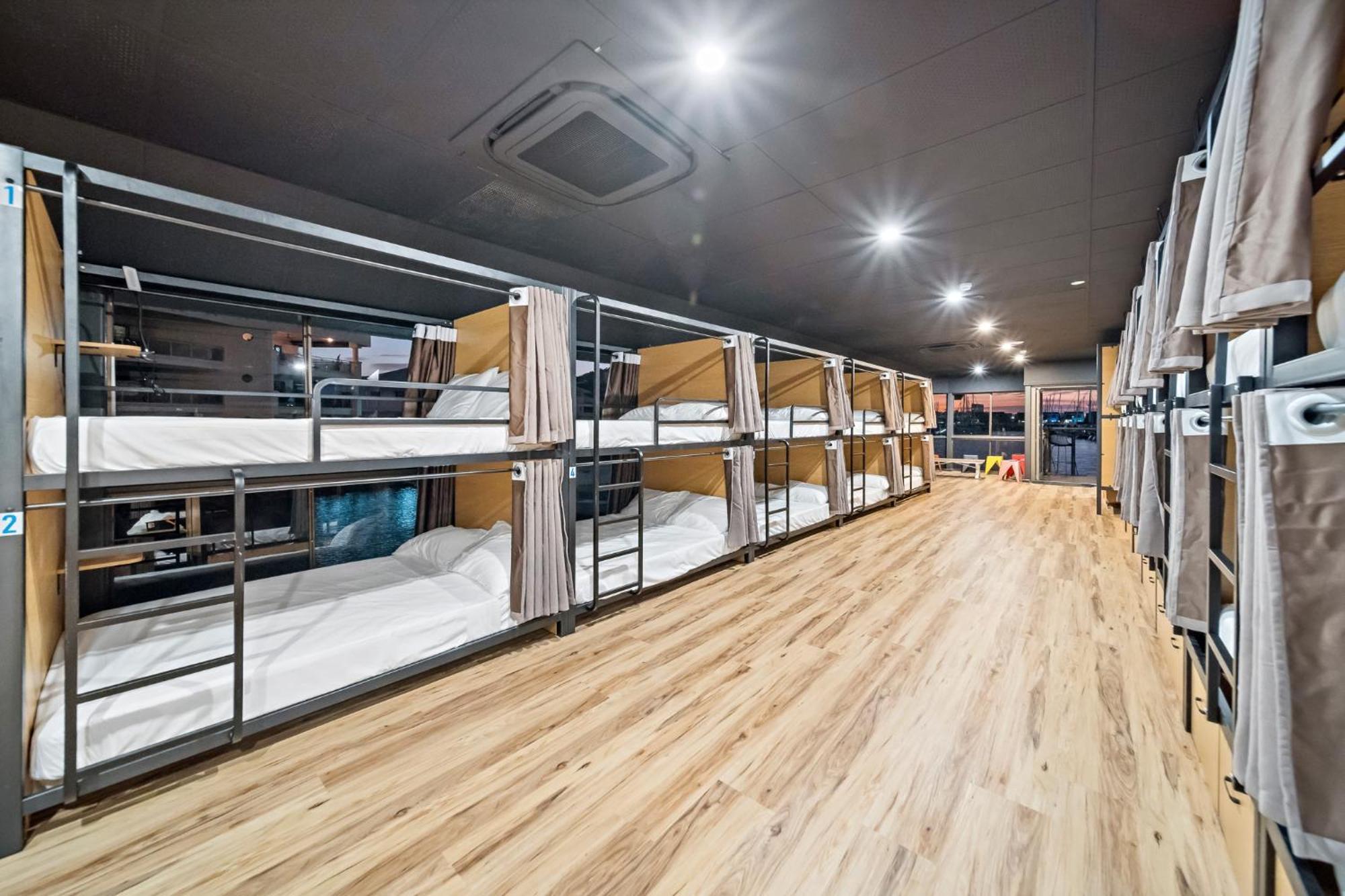 The Pier Pods On The Water- 50M From Townsville Bus Terminal And Ferry Terminal- Passport Id Requried 외부 사진