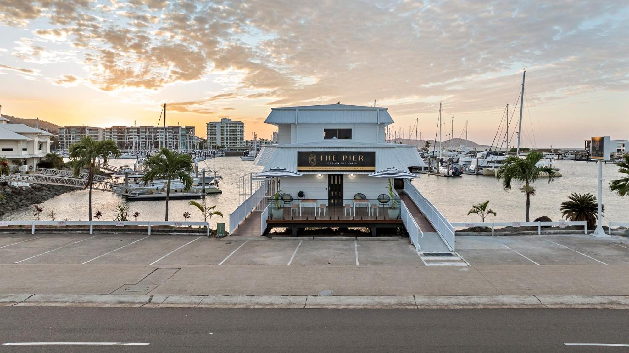 The Pier Pods On The Water- 50M From Townsville Bus Terminal And Ferry Terminal- Passport Id Requried 외부 사진