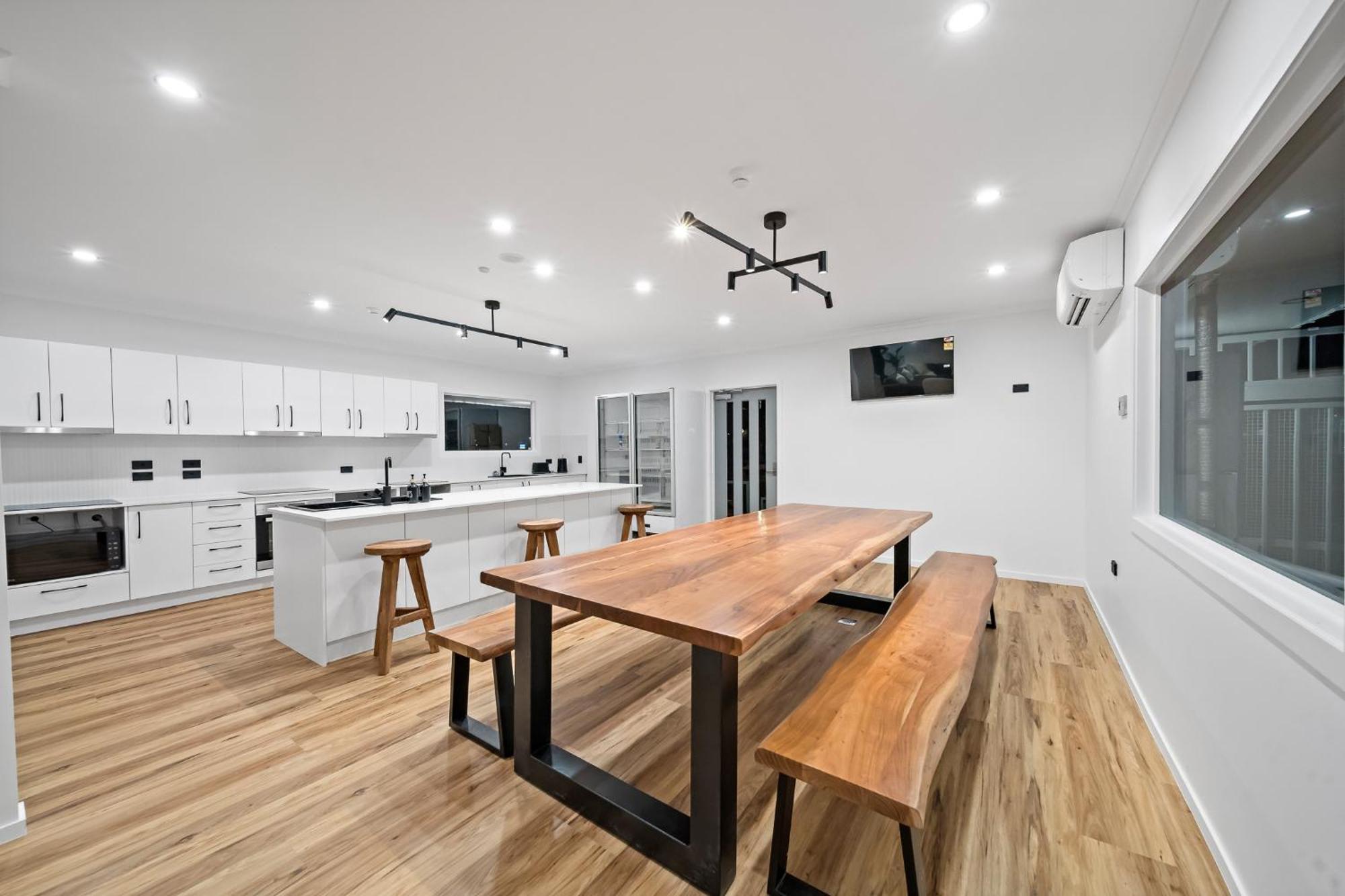 The Pier Pods On The Water- 50M From Townsville Bus Terminal And Ferry Terminal- Passport Id Requried 외부 사진