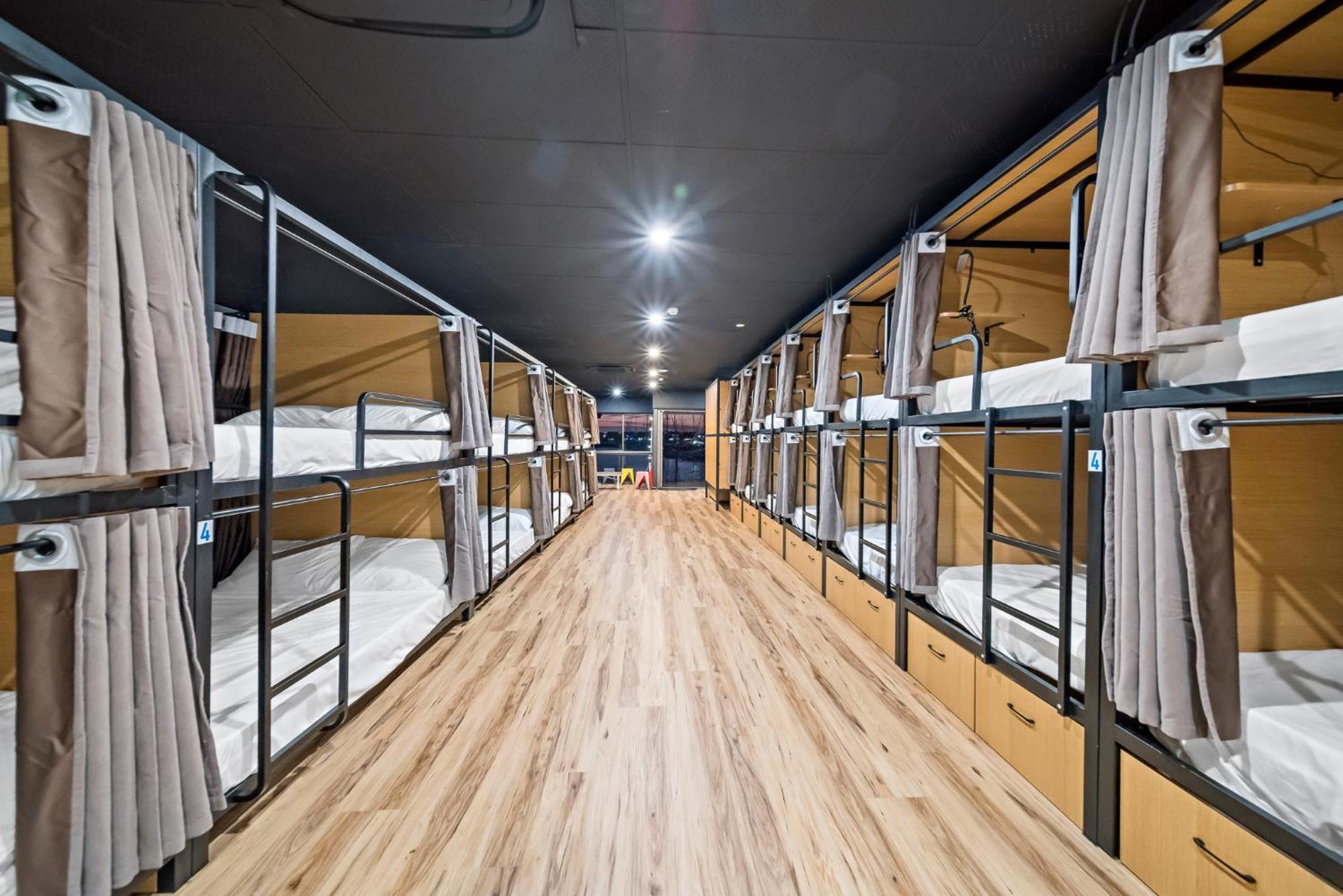 The Pier Pods On The Water- 50M From Townsville Bus Terminal And Ferry Terminal- Passport Id Requried 외부 사진